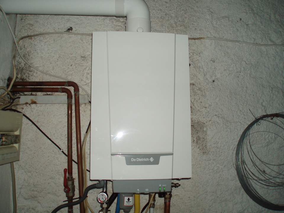 Εγκατάσταση επιτοίχιου λέβητα αερίου συμπυκνωμάτων