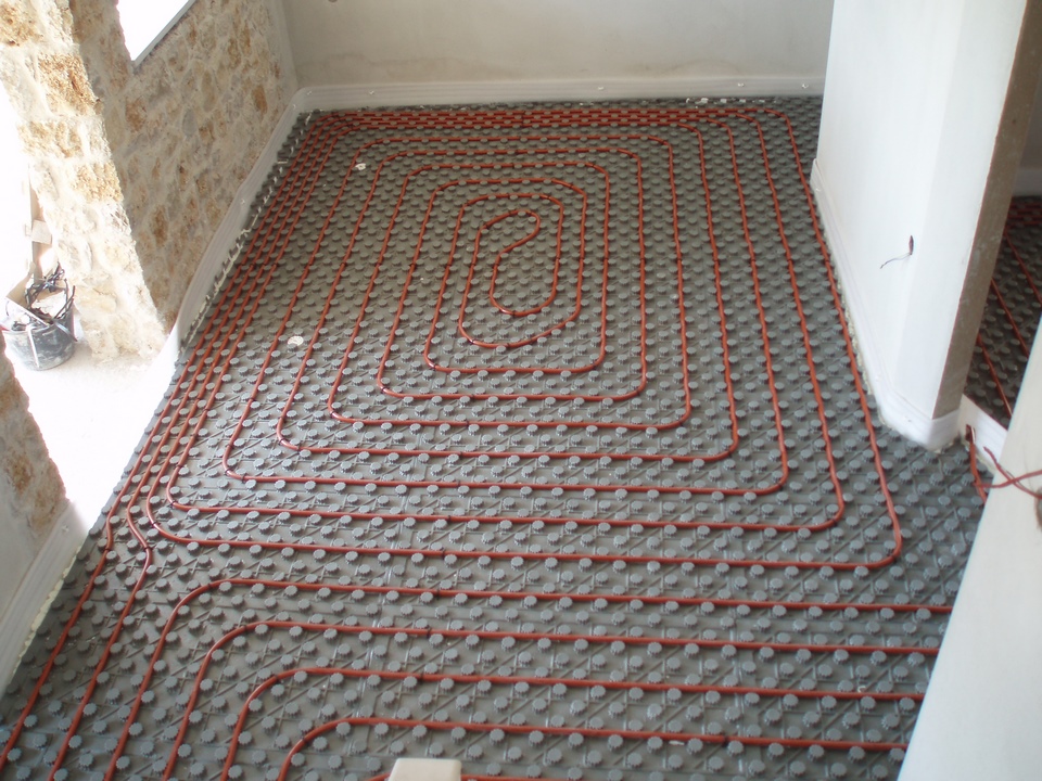 Ενδοδαπέδια θέρμανση σε μεζονέτα στη Χρυσούπολη