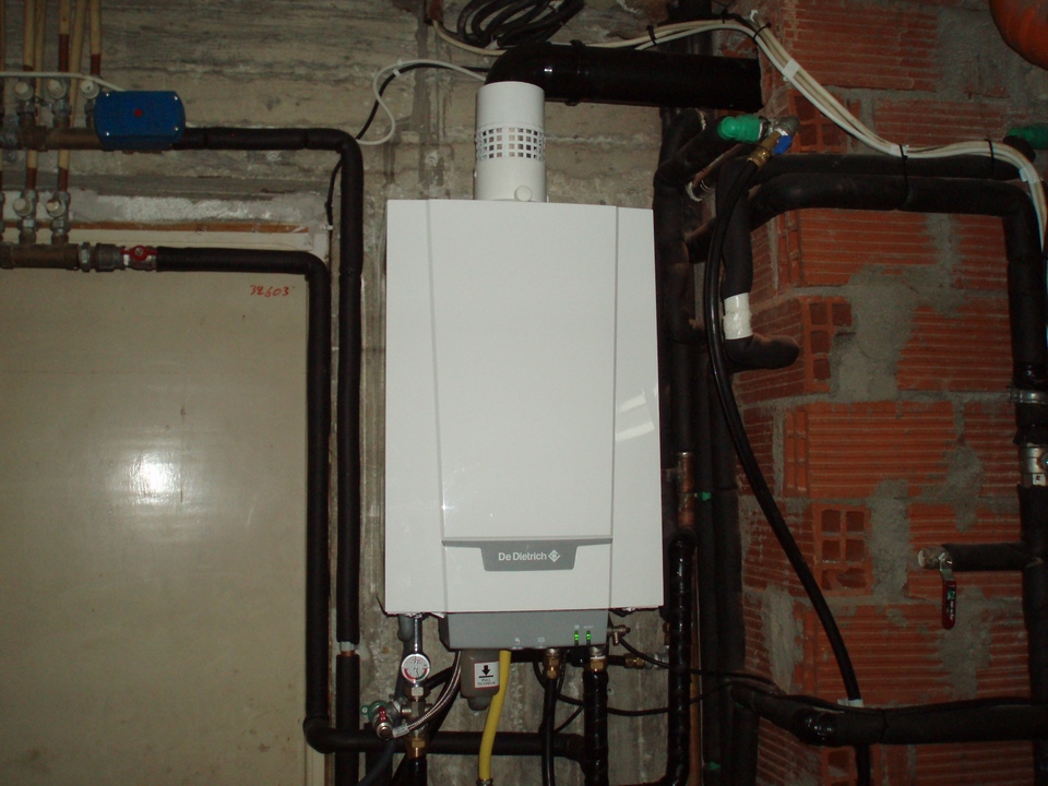 Εγκατάσταση επιτοίχιου λέβητα αερίου στη Χρυσούπολη